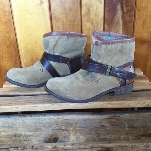 CATERPILLAR CAT Tan/Brown Suede Buckle Ankle Boots Bootie US 6 - Picture 3 of 7